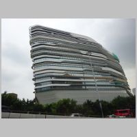 Jockey Club Innovation Tower, Hong Kong Polytechnic University, photo Nanhuayuksch, Wikipedia.JPG